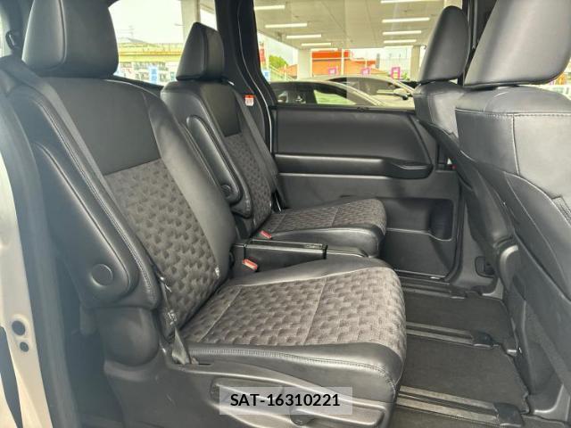 Toyota VOXY 2023-10 8053568-4