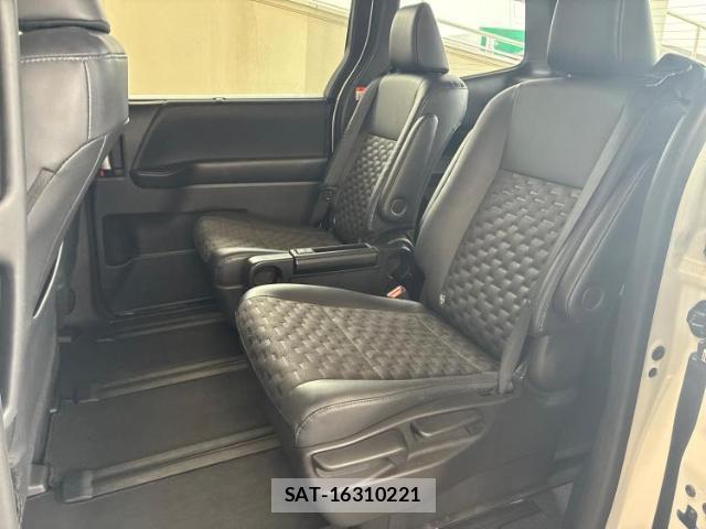 Toyota VOXY 2023-10 8053568-7