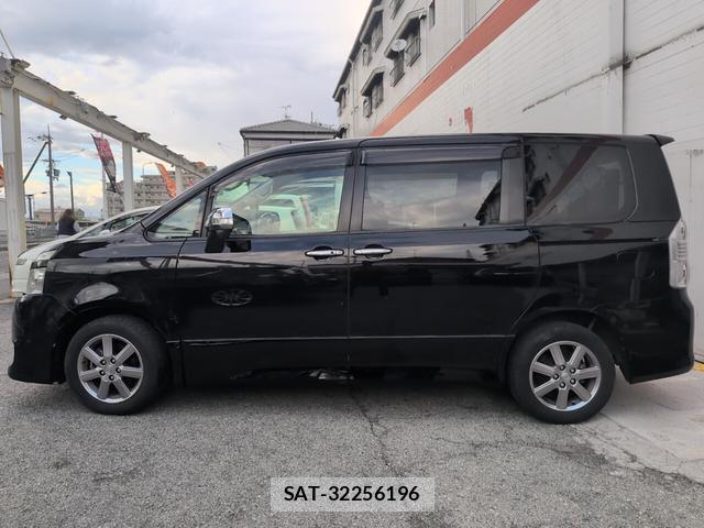 Toyota VOXY 2009-11 8053625-10