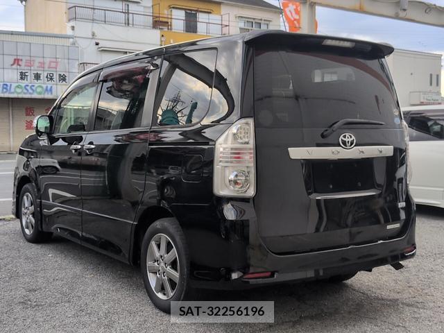 Toyota VOXY 2009-11 8053625-14
