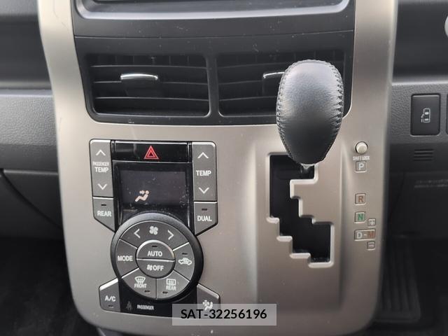 Toyota VOXY 2009-11 8053625-15