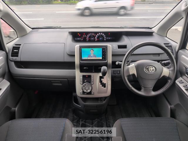 Toyota VOXY 2009-11 8053625-2