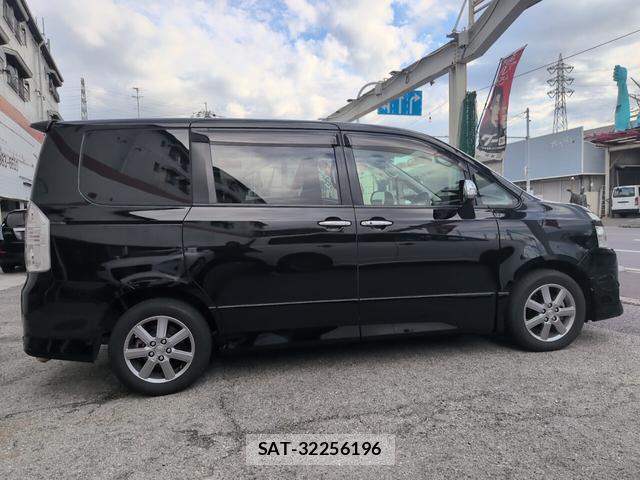 Toyota VOXY 2009-11 8053625-3
