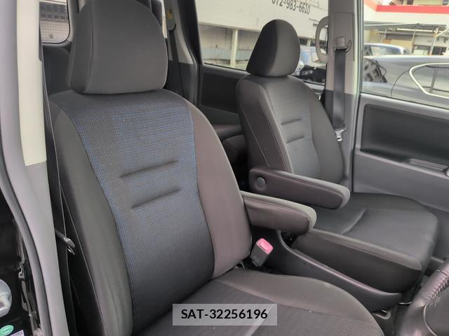 Toyota VOXY 2009-11 8053625-5