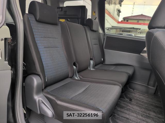 Toyota VOXY 2009-11 8053625-6