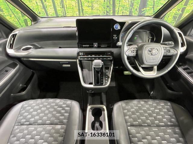 Toyota VOXY 2022-06 8053650-1