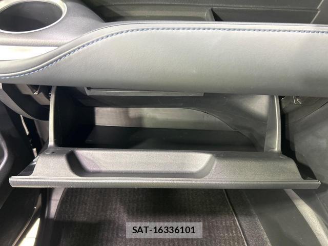 Toyota VOXY 2022-06 8053650-18