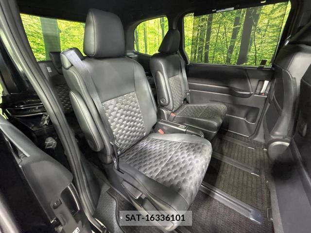 Toyota VOXY 2022-06 8053650-9