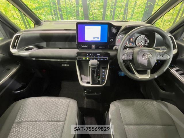 Toyota VOXY 2025-05 8053699-1
