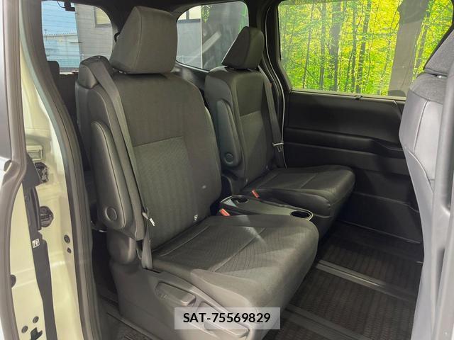 Toyota VOXY 2025-05 8053699-8