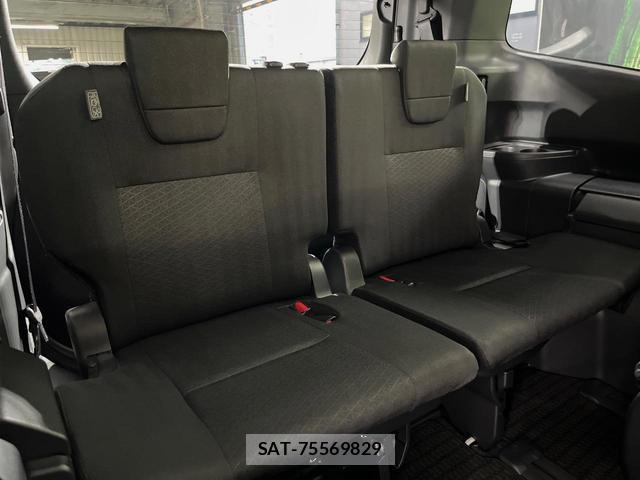 Toyota VOXY 2025-05 8053699-9