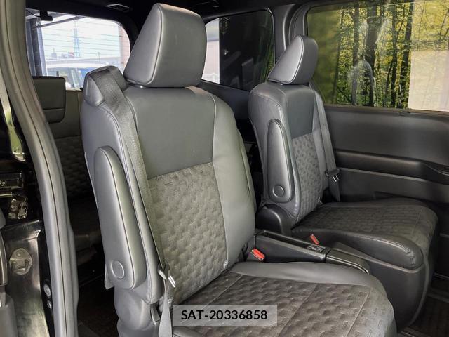 Toyota VOXY 2023-03 8053704-10