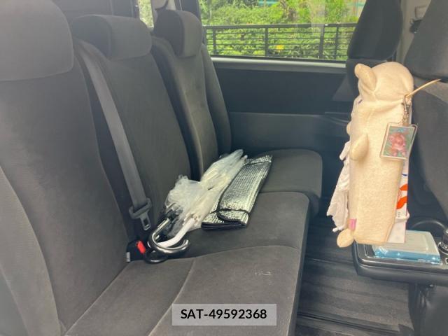 Toyota VOXY 2012-02 8053728-4