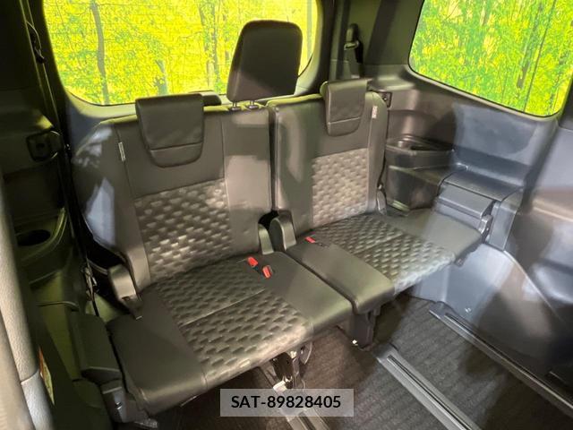 Toyota VOXY 2022-06 8053744-11