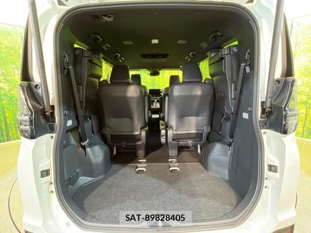 Toyota VOXY 2022-06 8053744-12