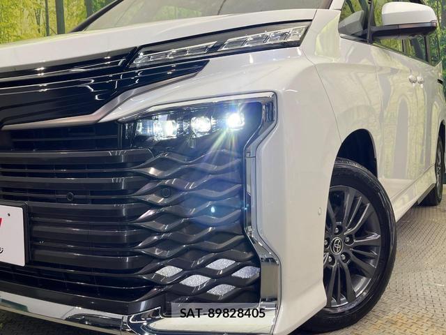 Toyota VOXY 2022-06 8053744-13