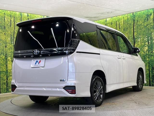 Toyota VOXY 2022-06 8053744-17
