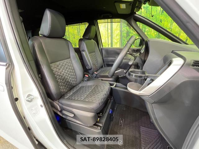 Toyota VOXY 2022-06 8053744-9