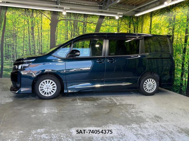 Toyota VOXY 2014-04 8053857-15