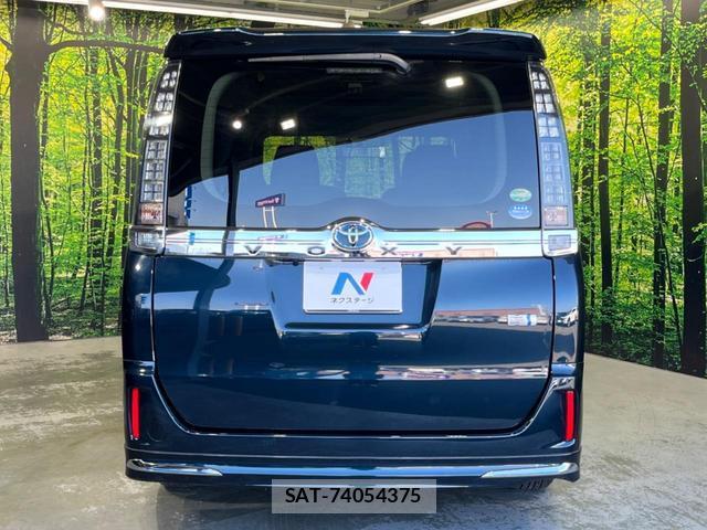 Toyota VOXY 2014-04 8053857-16