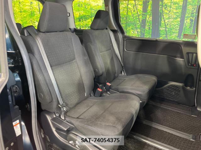 Toyota VOXY 2014-04 8053857-8