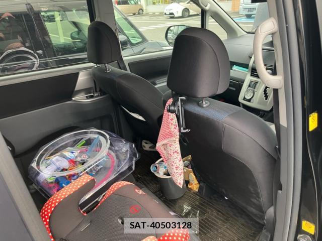 Toyota VOXY 2009-10 8053923-9