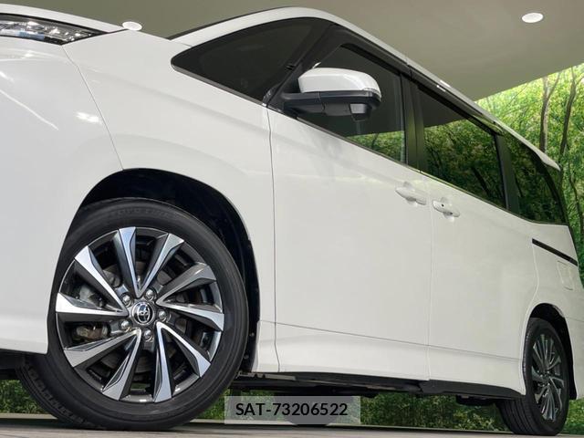 Toyota VOXY 2023-07 8054079-13