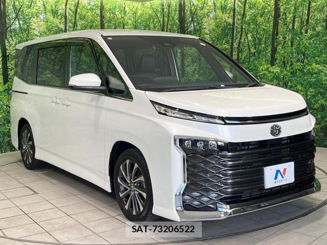 Toyota VOXY 2023-07 8054079-16