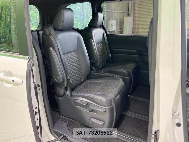 Toyota VOXY 2023-07 8054079-8