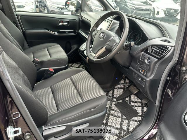 Toyota VOXY 2018-07 8054188-11