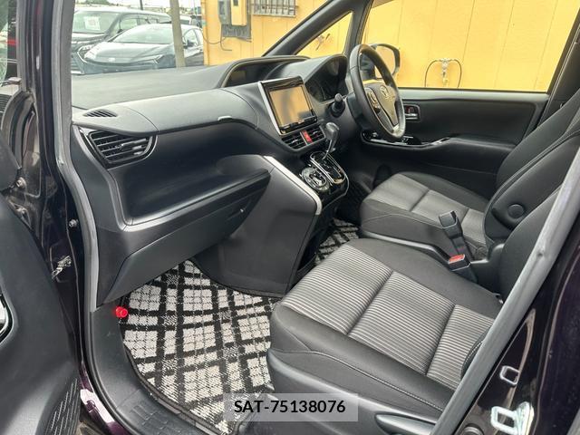 Toyota VOXY 2018-07 8054188-13