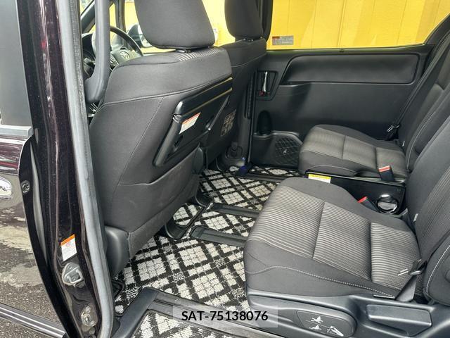 Toyota VOXY 2018-07 8054188-14
