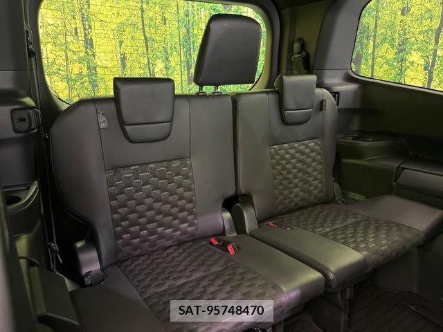 Toyota VOXY 2024-09 8054220-9