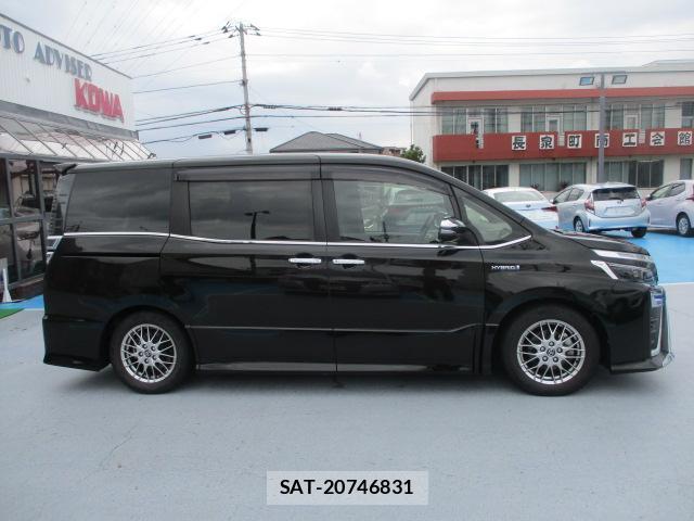 Toyota VOXY 2018-12 8054236-3