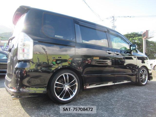 Toyota VOXY 2013-05 8054243-2