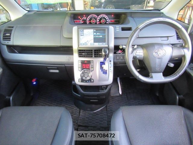 Toyota VOXY 2013-05 8054243-3