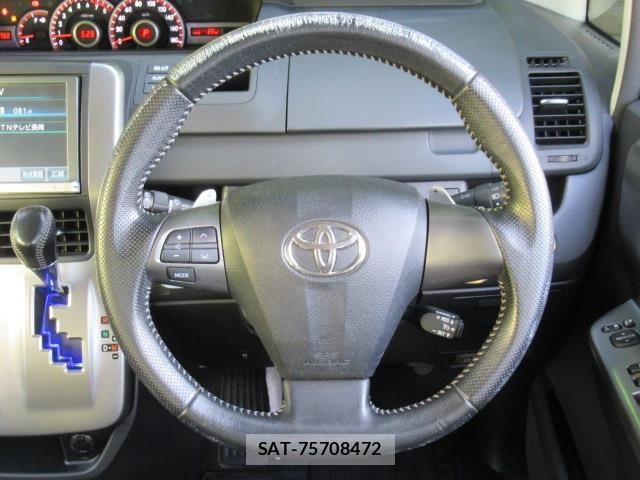 Toyota VOXY 2013-05 8054243-4