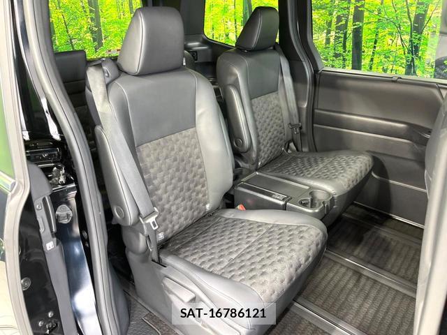 Toyota VOXY 2023-06 8054289-8