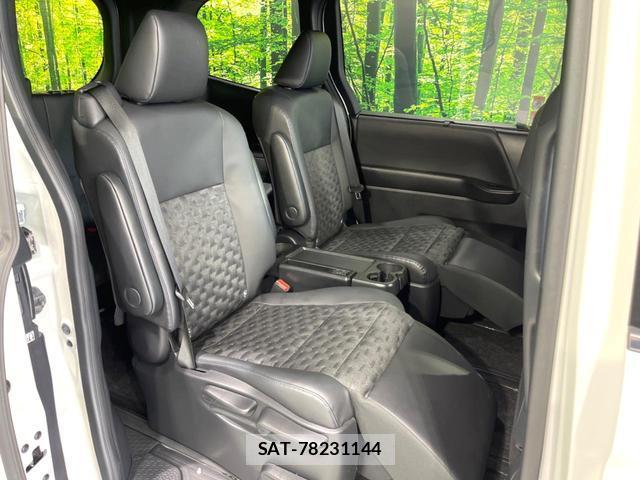 Toyota VOXY 2023-02 8054291-8