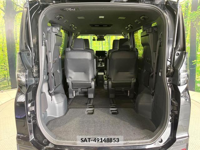 Toyota VOXY 2023-02 8054371-10