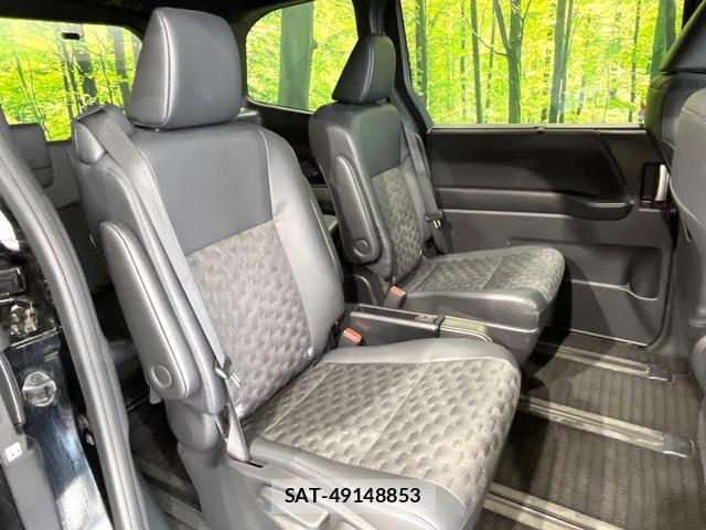 Toyota VOXY 2023-02 8054371-8