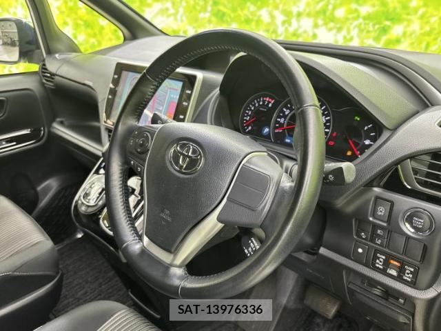 Toyota VOXY 2019-07 8054385-15