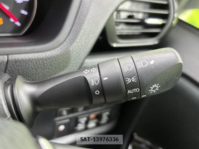 Toyota VOXY 2019-07 8054385-16
