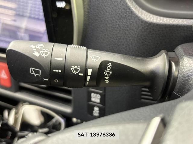 Toyota VOXY 2019-07 8054385-17