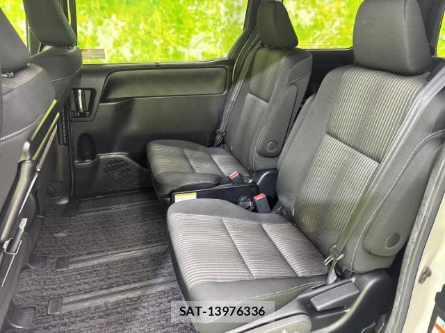 Toyota VOXY 2019-07 8054385-7