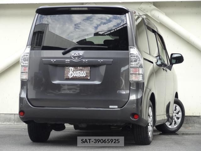 Toyota VOXY 2012-02 8054433-1