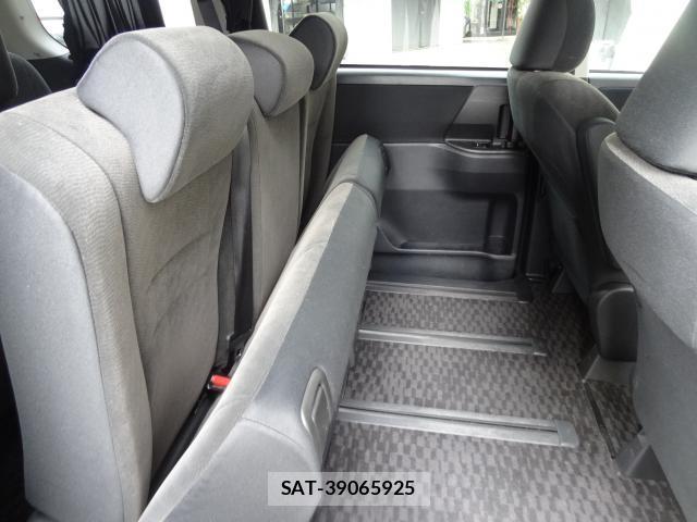 Toyota VOXY 2012-02 8054433-11