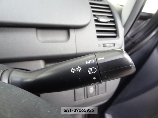 Toyota VOXY 2012-02 8054433-16