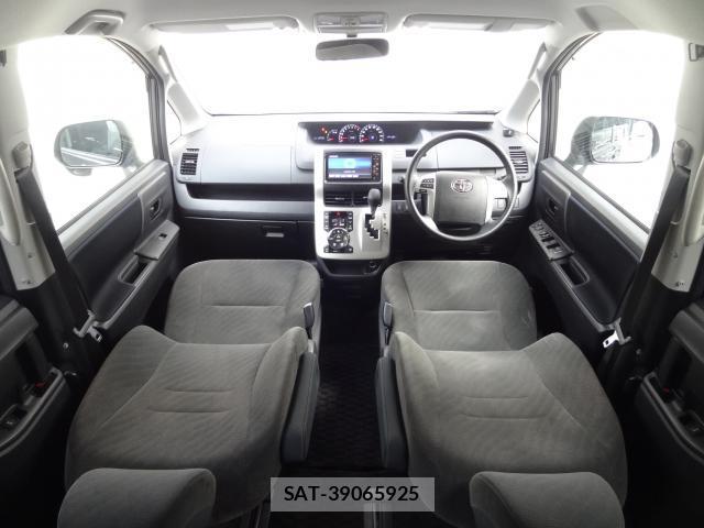 Toyota VOXY 2012-02 8054433-2