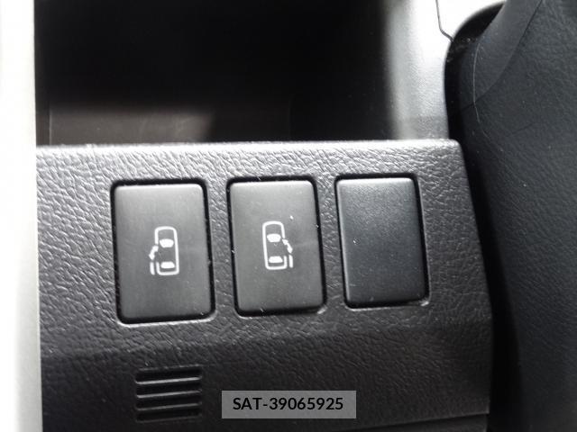 Toyota VOXY 2012-02 8054433-5